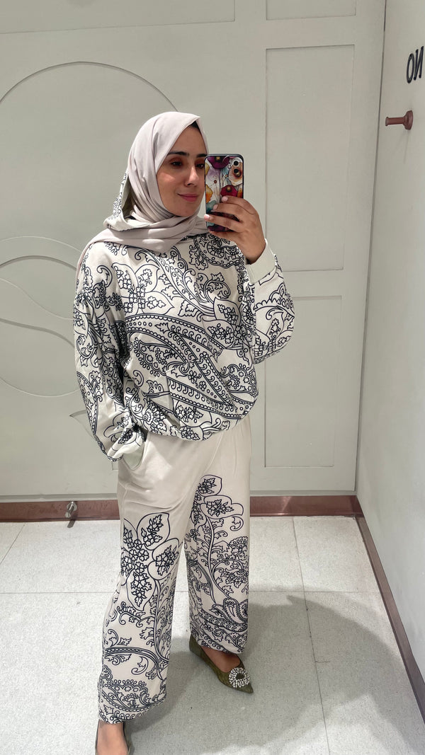 Hoodie + pants (printed)