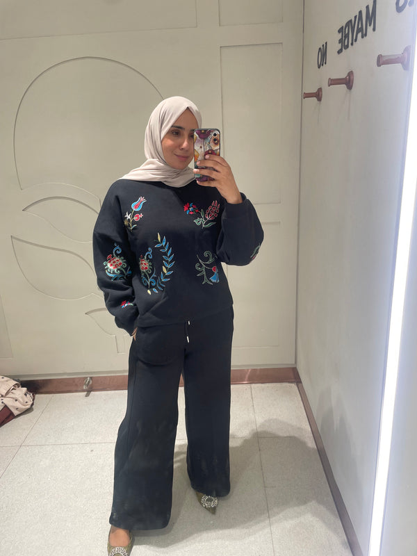 Sweatshirt + pants (embroidered)